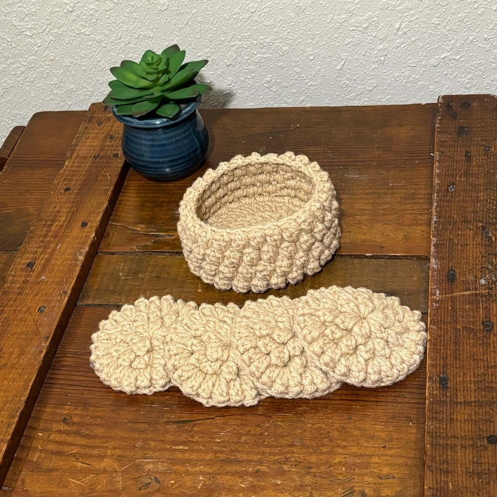 Crochet coaster set of 4 in matching crochet coaster basket in beige. - Picture 2 of 6